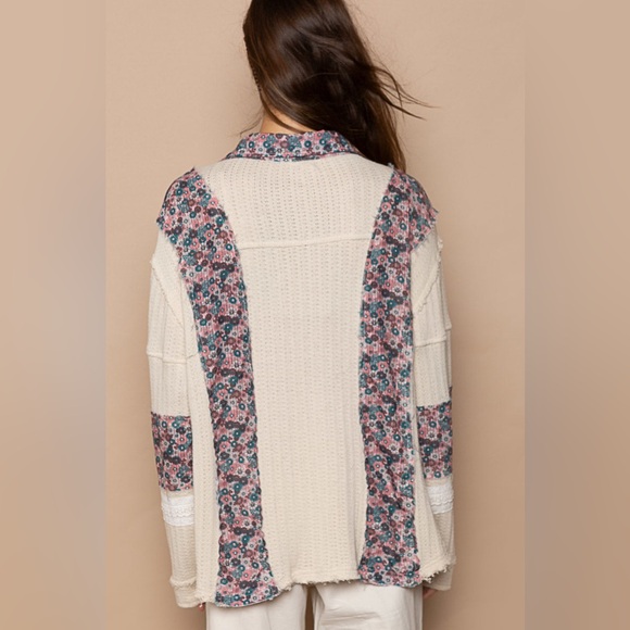 96. NWOT POL Pink/Blue Floral and Cream Button Down Shirt Shacket - Picture 3 of 3